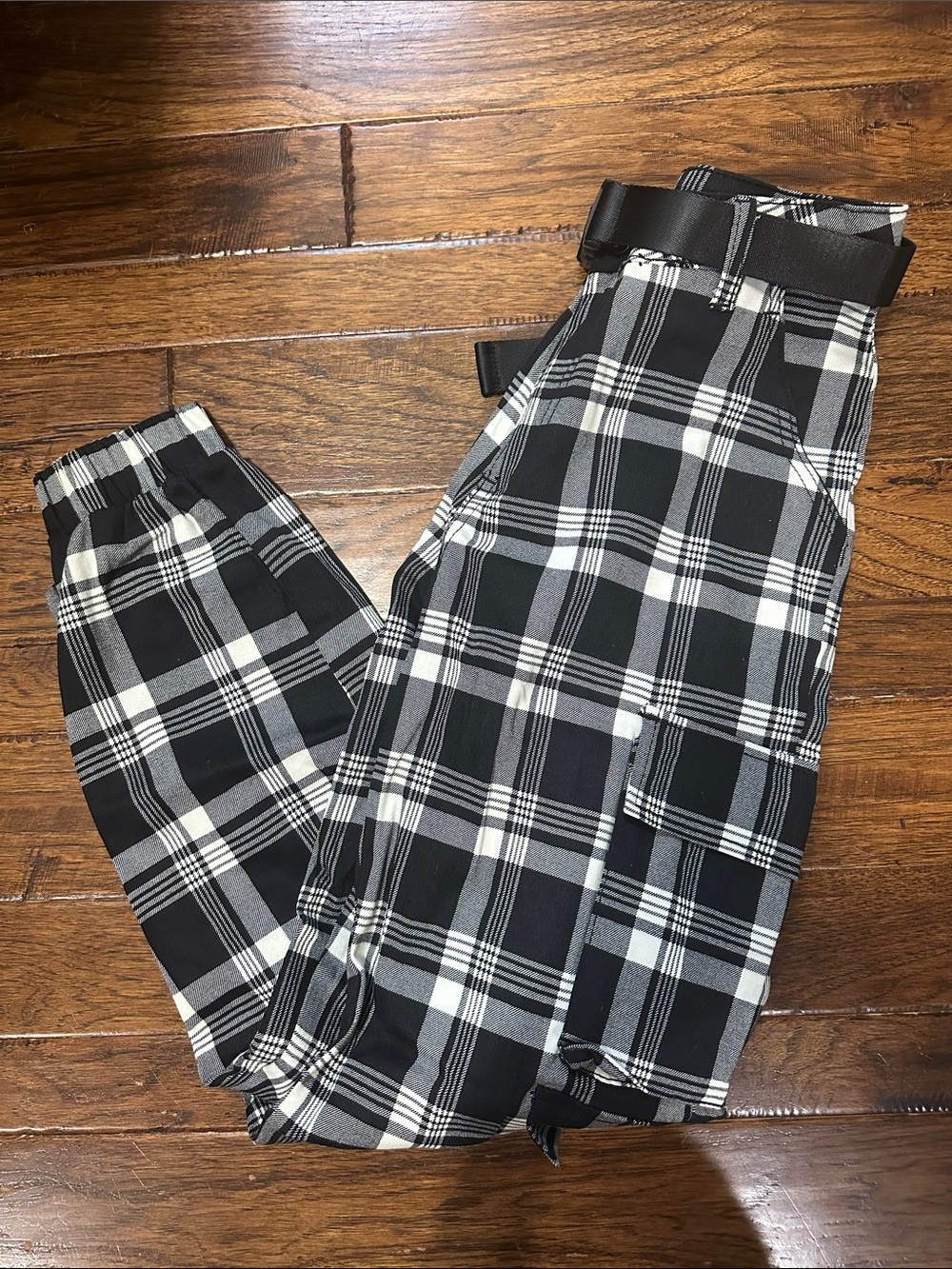 Black & White Plaid Cargo Joggers with Belt Size Small